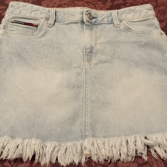 Tommy Hilfiger skirt, size 6 - Picture 2 of 7